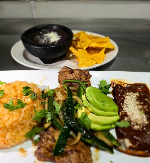 TampiqueƱa Steak.